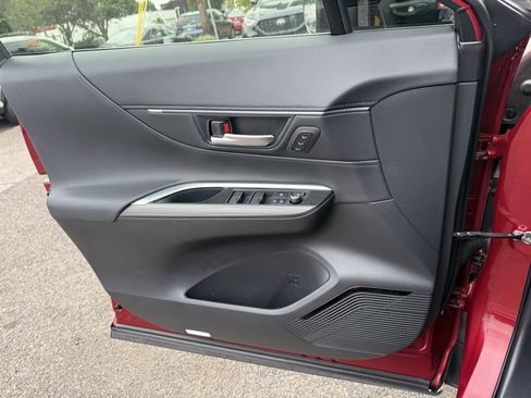 Used 2021 Toyota Venza Limited image 31