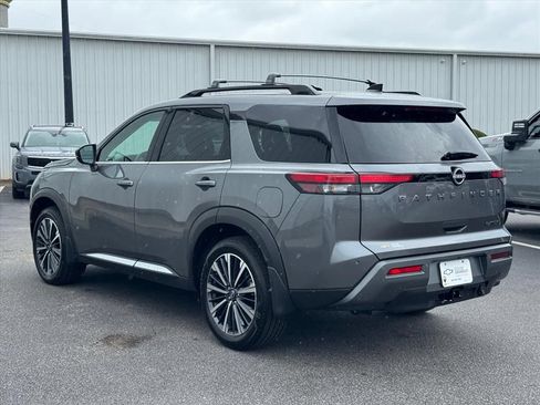 Used 2026 Nissan Pathfinder Platinum w/ Lighting Package FWD image 5