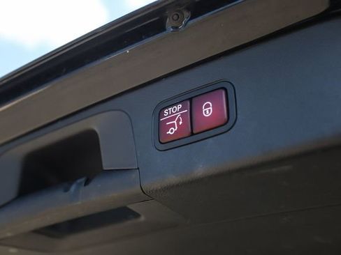 Used 2020 Mercedes-Benz GLC 300 4MATIC image 40