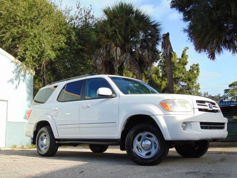 Used 2005 Toyota Sequoia SR5 image 3