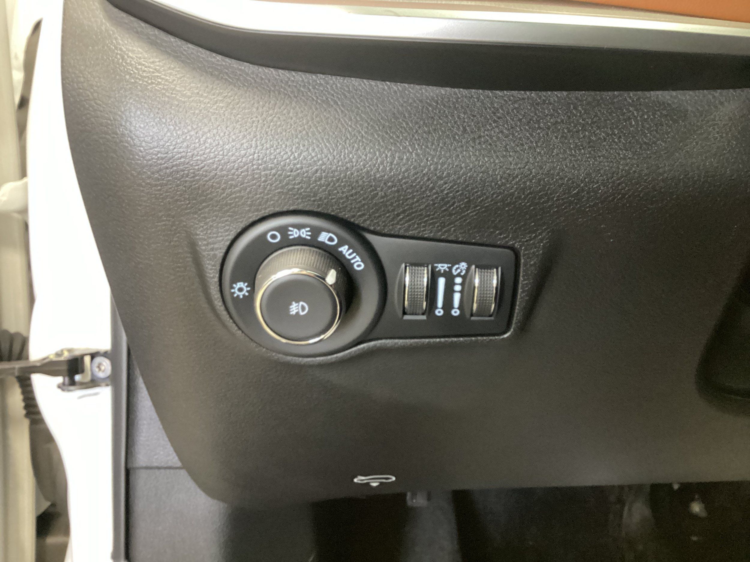Used 2025 Jeep Compass Limited AWD/4WD image 18