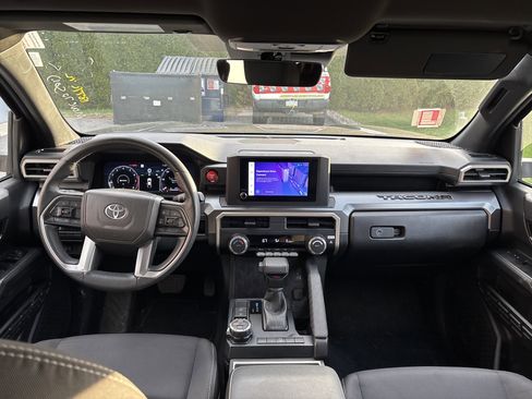 Certified 2025 Toyota Tacoma TRD Off-Road AWD/4WD image 14