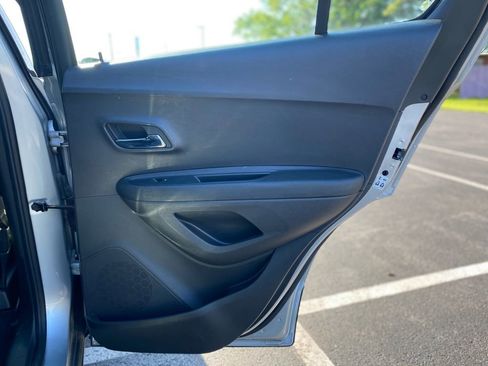 Used 2017 Chevrolet Trax LS FWD image 13