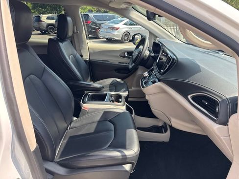 Used 2024 Chrysler Pacifica Limited FWD image 33