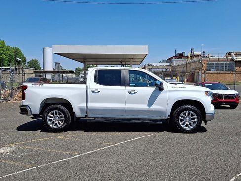 Used 2024 Chevrolet Silverado 1500 LT AWD/4WD image 8