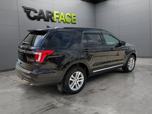 Used 2018 Ford Explorer XLT w/ Equipment Group 202A AWD/4WD image 12
