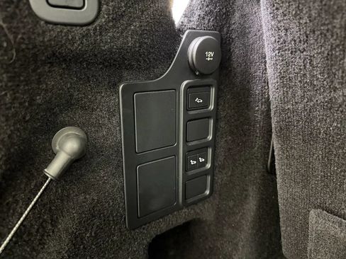 Used 2020 Land Rover Discovery Landmark AWD/4WD image 46