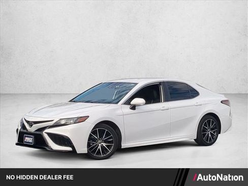Used 2022 Toyota Camry SE w/ Carpet Mat Package (TMS) FWD image 1