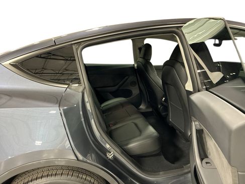 Certified 2023 Tesla Model Y Long Range AWD/4WD image 11