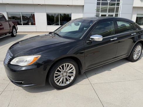 Used 2011 Chrysler 200 Limited FWD image 3