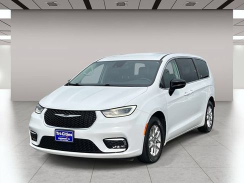 Used 2024 Chrysler Pacifica Touring-L FWD image 8