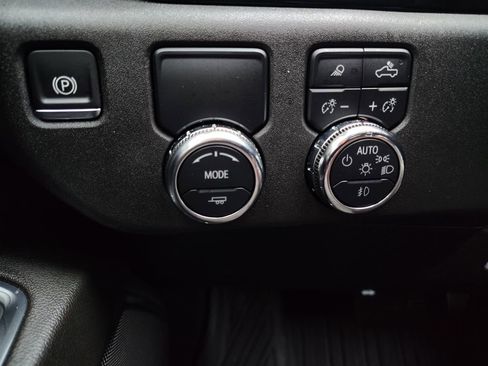 Used 2024 GMC Sierra 1500 SLT image 13