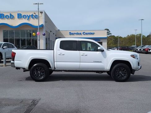 Used 2021 Toyota Tacoma SR5 RWD image 2