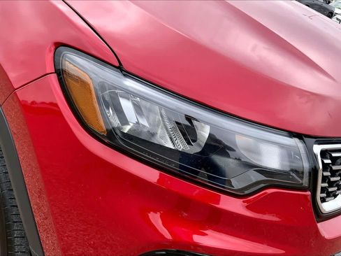 Used 2025 Jeep Compass Limited image 25