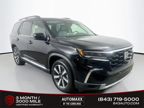 Used 2025 Honda Pilot Touring image 1