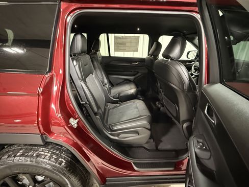 New 2025 Jeep Grand Cherokee L Laredo image 11