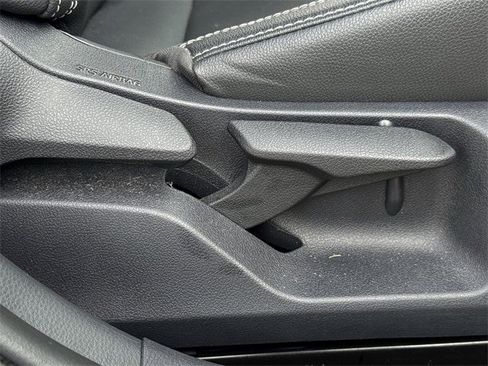 Used 2025 Toyota Camry SE image 31