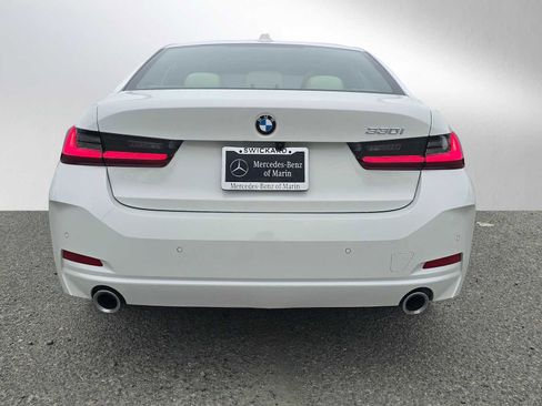 Used 2023 BMW 330i Sedan w/ Premium Package image 4