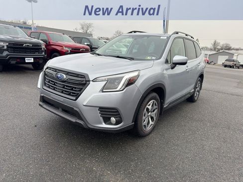Used 2023 Subaru Forester Premium image 1
