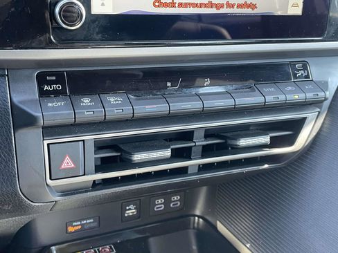 Used 2025 Toyota Camry SE image 17