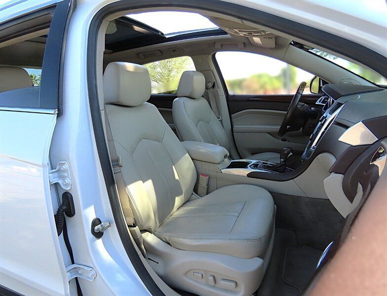 Used 2011 Cadillac SRX Luxury FWD image 21