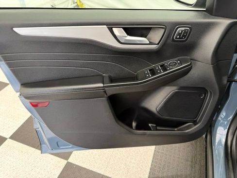 Used 2025 Ford Escape Platinum AWD/4WD image 16