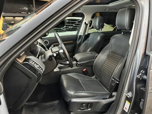 Used 2018 Land Rover Discovery HSE image 13