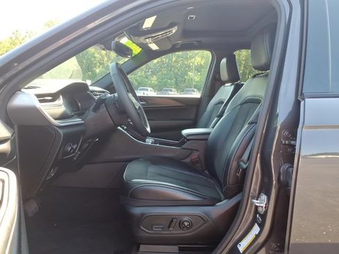 Certified 2024 Jeep Grand Cherokee L Altitude AWD/4WD image 13
