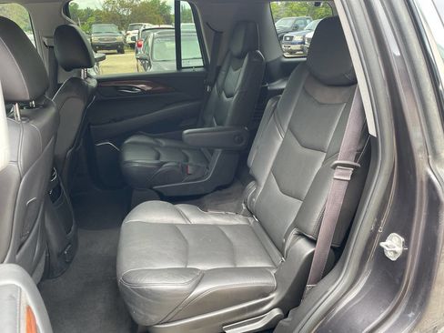 Used 2016 Cadillac Escalade Luxury image 13