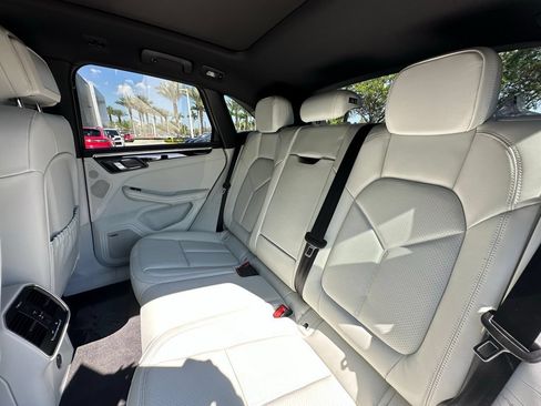 Used 2026 Porsche Macan AWD/4WD image 38