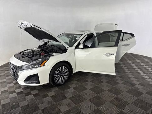Used 2025 Nissan Altima 2.5 SV w/ SV Premium Package AWD/4WD image 10
