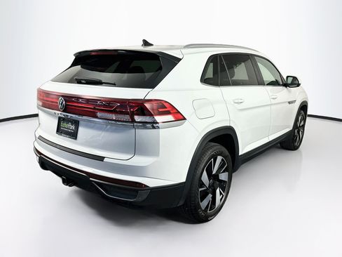 Used 2025 Volkswagen Atlas Cross Sport SE FWD image 9
