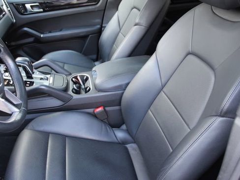 Used 2020 Porsche Cayenne image 18