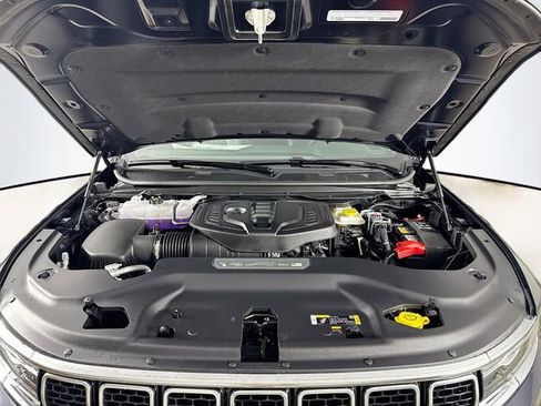 New 2025 Jeep Wagoneer L Series II image 36