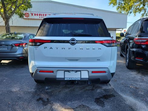 Certified 2025 Nissan Pathfinder SL w/ SL Premium Package FWD image 7