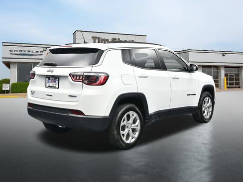 Used 2024 Jeep Compass Latitude w/ Convenience Group AWD/4WD image 5