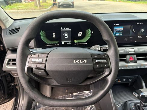Used 2025 Kia K4 FWD image 26