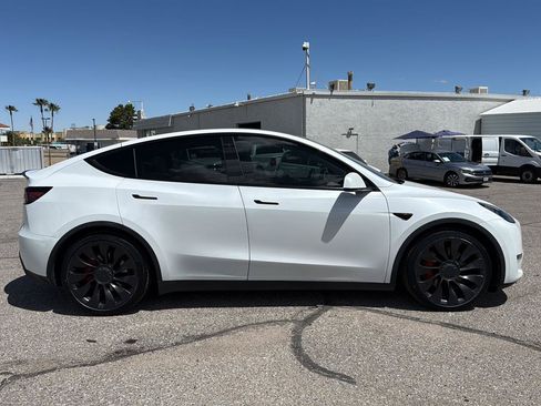 Used 2022 Tesla Model Y Performance AWD/4WD image 9