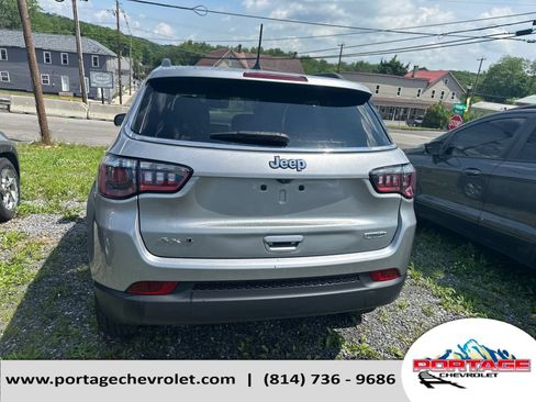 Used 2024 Jeep Compass Latitude w/ Convenience Group AWD/4WD image 4