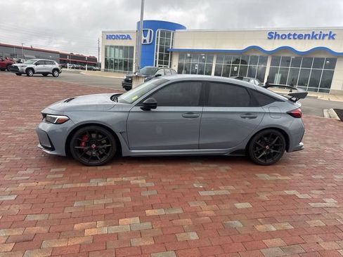 Used 2024 Honda Civic Type R image 3