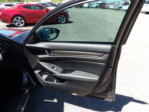 Used 2019 Honda Accord Touring image 15