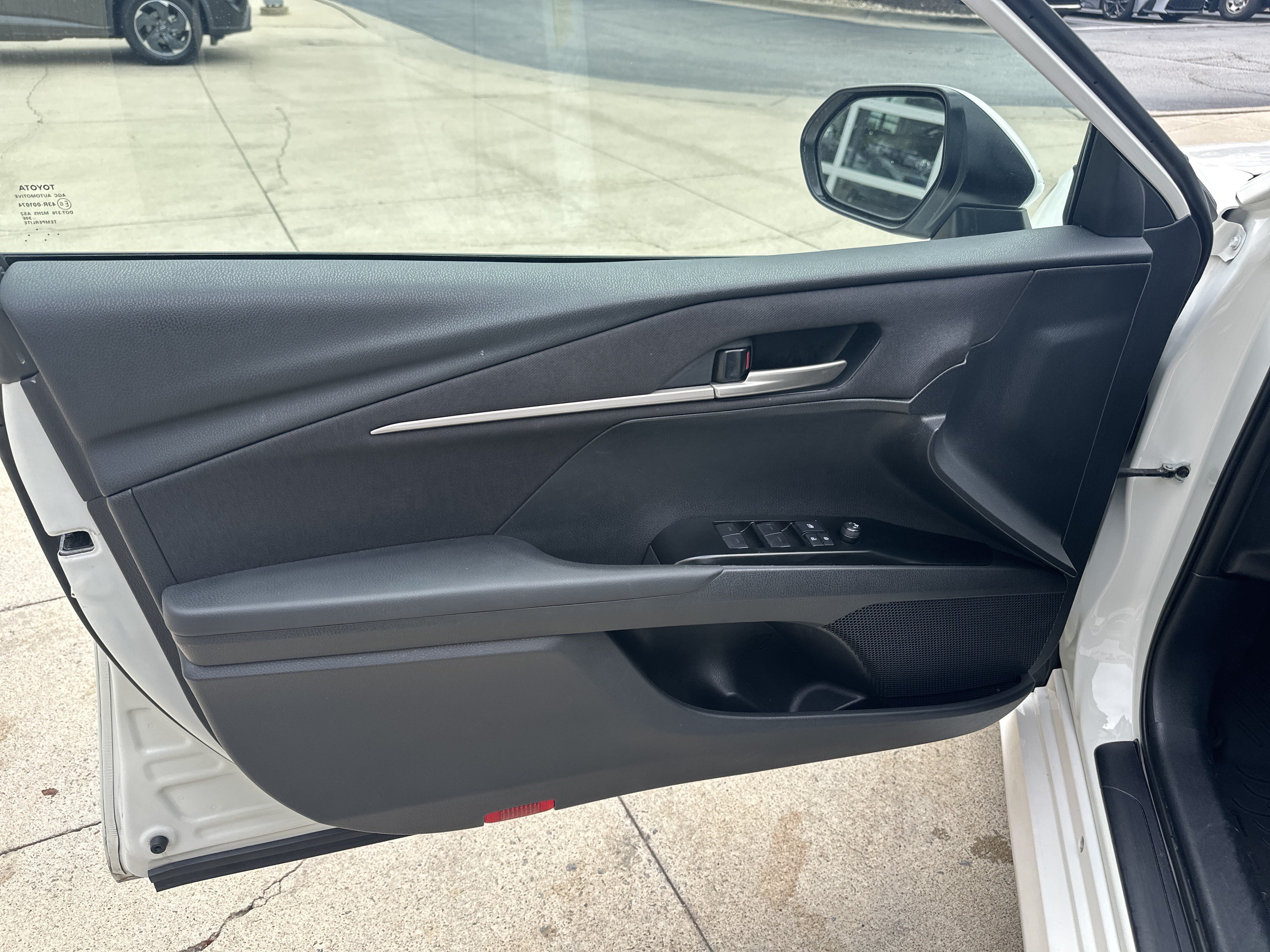 Used 2025 Toyota Camry LE FWD image 13