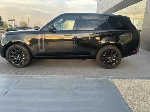 Used 2025 Land Rover Range Rover SE AWD/4WD image 8
