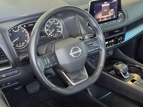 Used 2025 Nissan Rogue SV FWD image 18