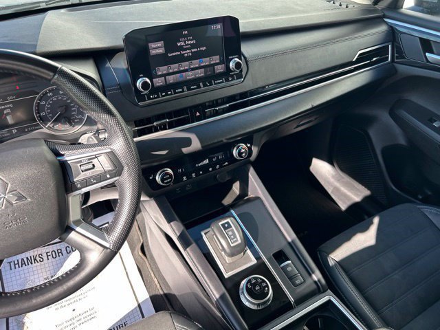 Used 2023 Mitsubishi Outlander SE Black Edition FWD image 21