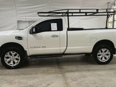 Used 2017 Nissan Titan SV image 5