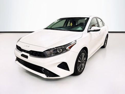 Used 2024 Kia Forte LXS w/ LXS Technology Package image 3