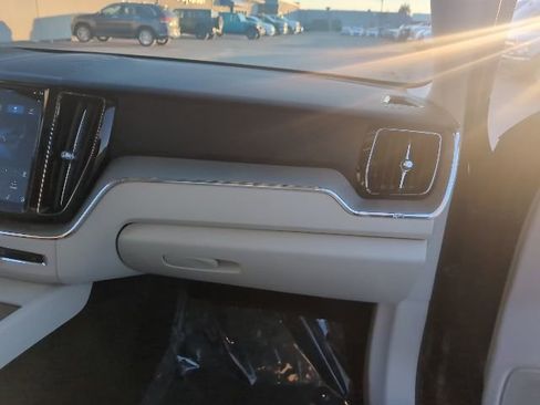 Used 2023 Volvo XC60 B5 Plus image 53