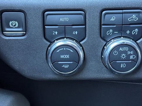 Used 2024 GMC Sierra 1500 SLT image 43