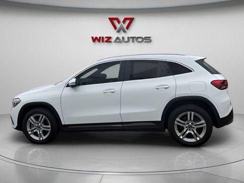 Used 2021 Mercedes-Benz GLA 250 4MATIC w/ Premium Package image 2